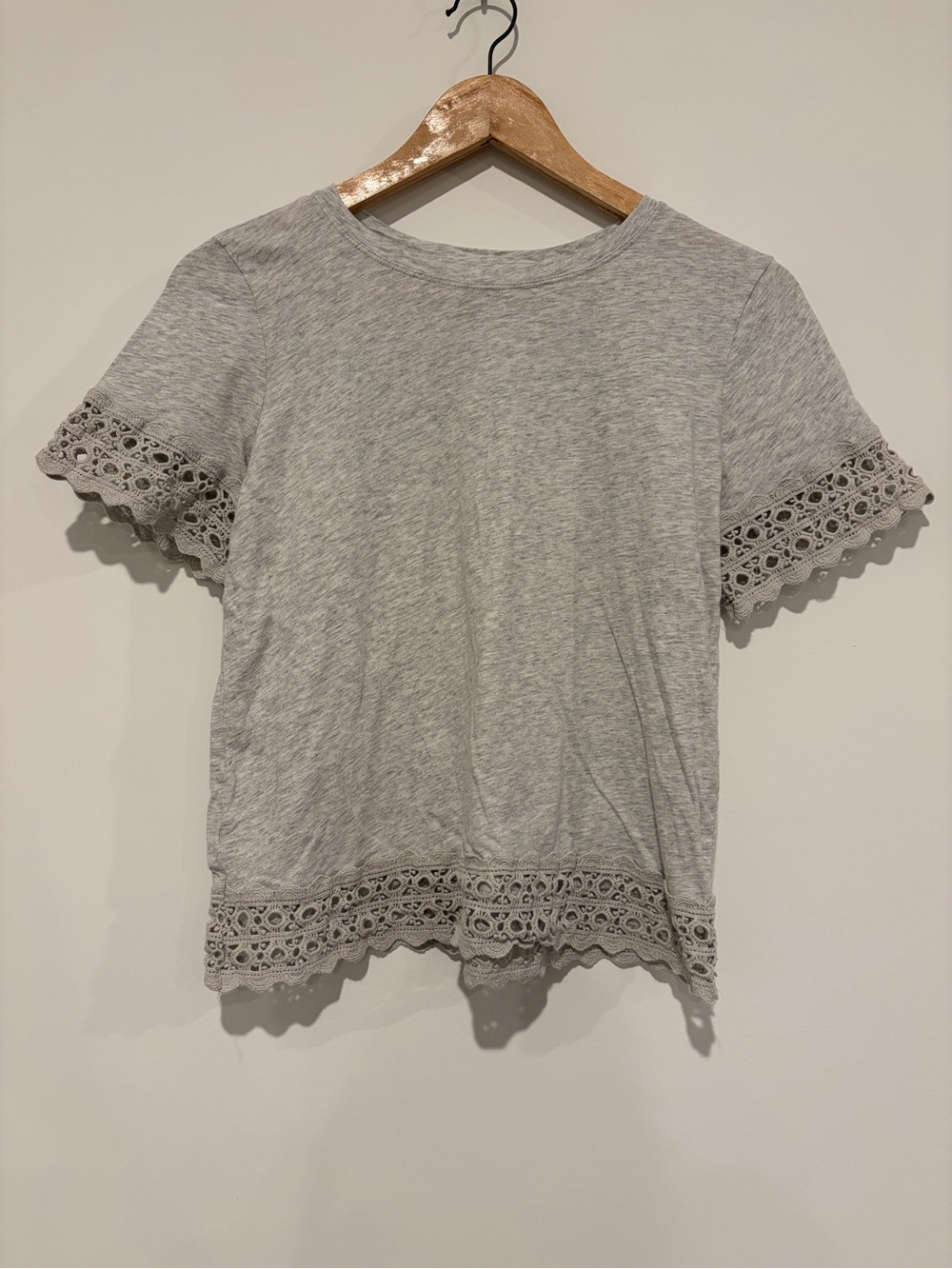 LOFT Size SP Gray Heather Short Sleeve Eyelet Lace Crochet Trim Knit Top Petite